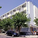 Paritsa فندق