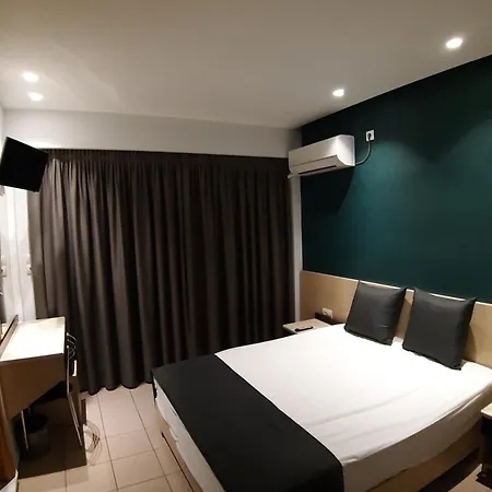 Hotel Paritsa 2*